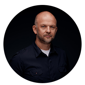 Fotograf kulinarny od lat współpracujący z najlepszymi szefami kuchni i cukiernikami w Polsce i za granicą. Jego zdjęcia pojawiały się w książkach kucharskich, magazynach i menu prestiżowych restauracji.