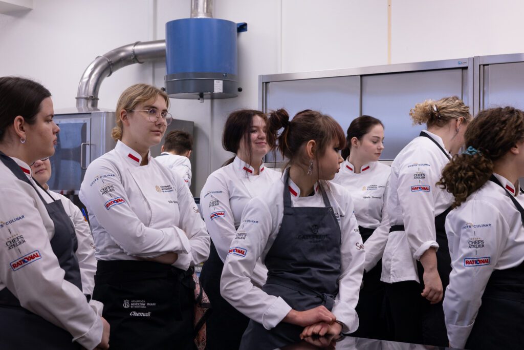 Tematem spotkania była „Sztuka pracy z czekoladą”, a całodniowe zajęcia cukiernicze poprowadził Paweł Ignaciuk